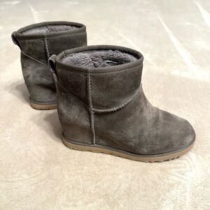 UGG classic femme mini wedge